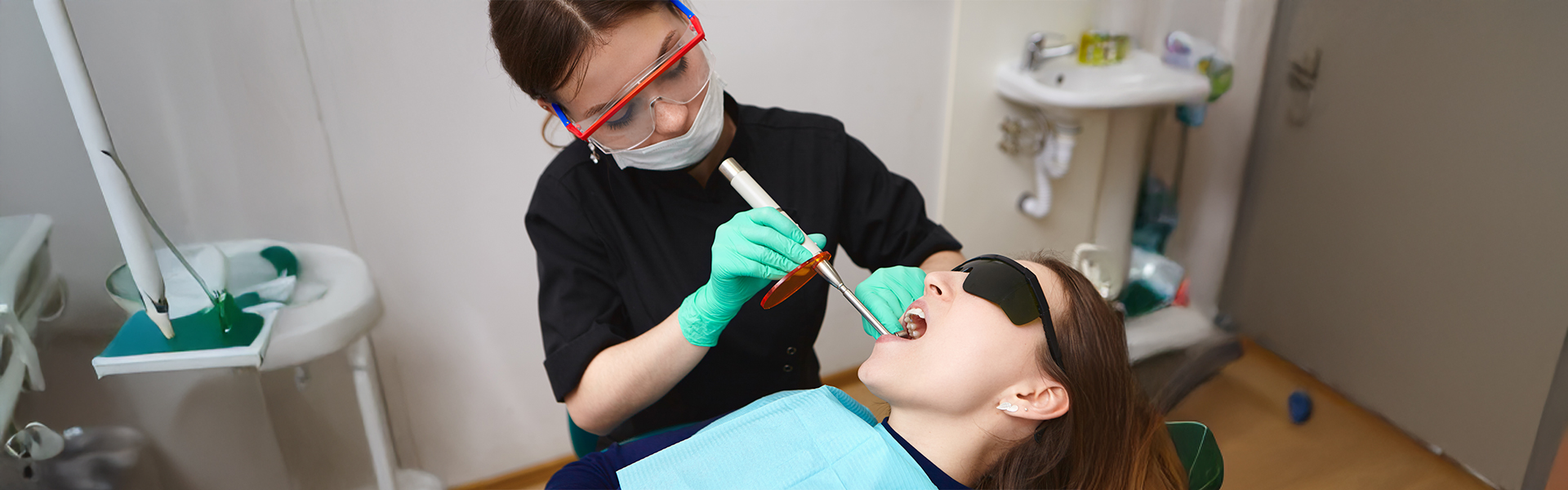 Dental Crowns vs Fillings: What’s Right for Your Smile?